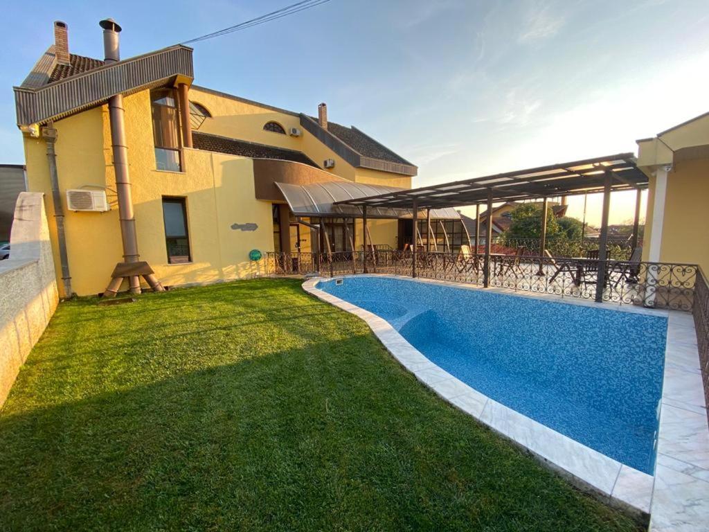 Pensiunea Imperial Târgu-Mureş Extérieur photo