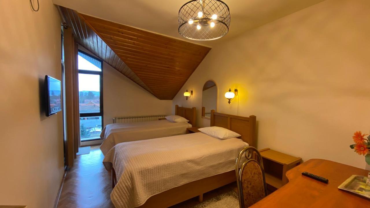 Pensiunea Imperial Târgu-Mureş Extérieur photo